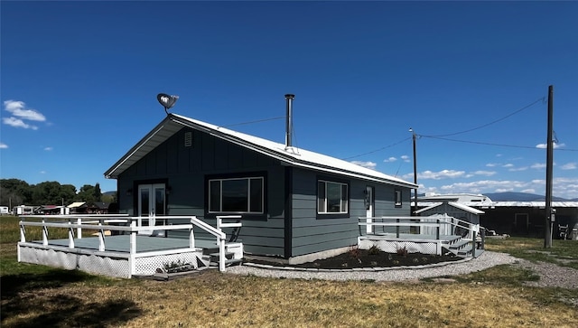 view of front of home featuring a deck and a front yard