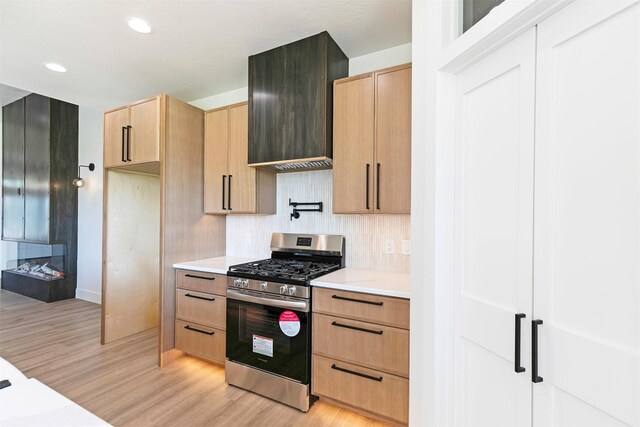 2736 Paniolo Pl, Missoula, MT 59808 - kitchen featuring stainless steel gas range, light brown cabinetry, light wood-style floors, light countertops, and recessed lighting