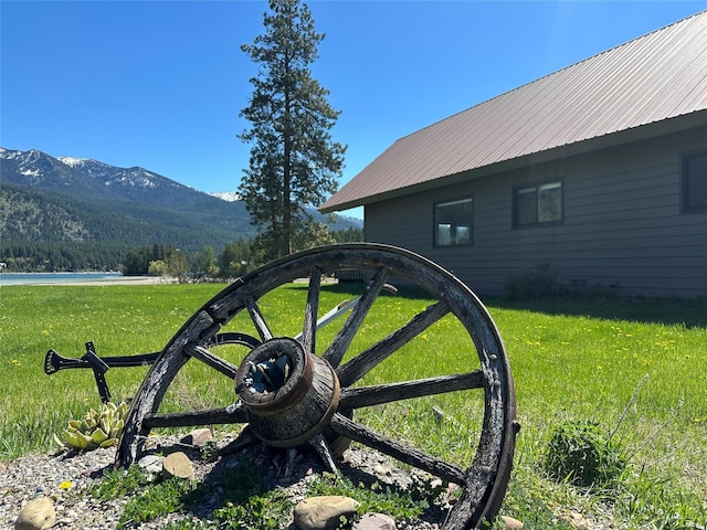 view of grassy yard with a mountain view