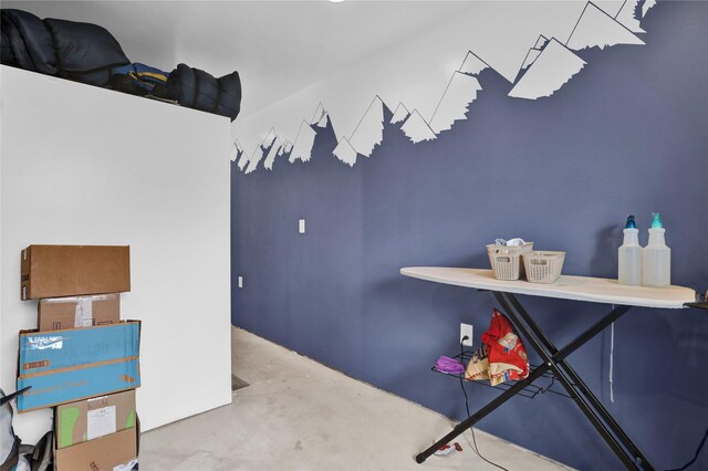500 34th St NW, Great Falls, MT 59404 - interior space featuring concrete floors