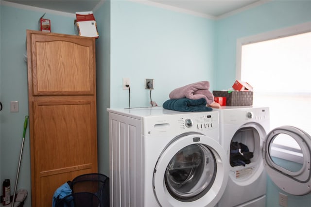 1011 4th Ave NW, Great Falls, MT 59404 - laundry area with cabinet space and washer and dryer