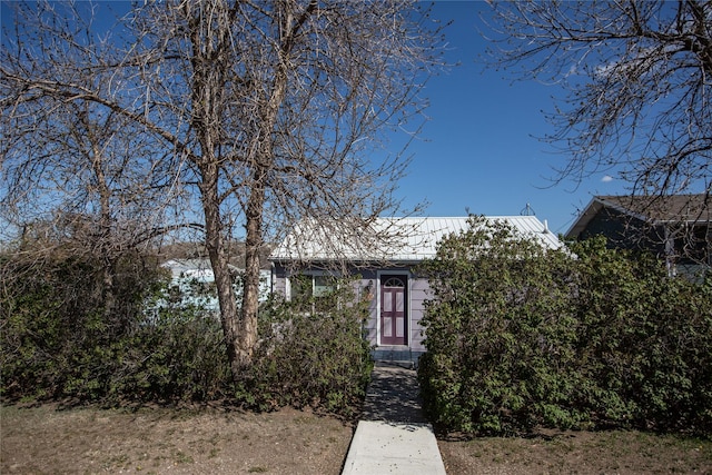 1011 4th Ave NW, Great Falls, MT 59404 - obstructed view of property featuring metal roof