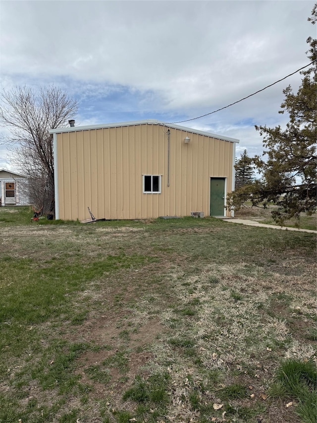 view of pole building with a yard