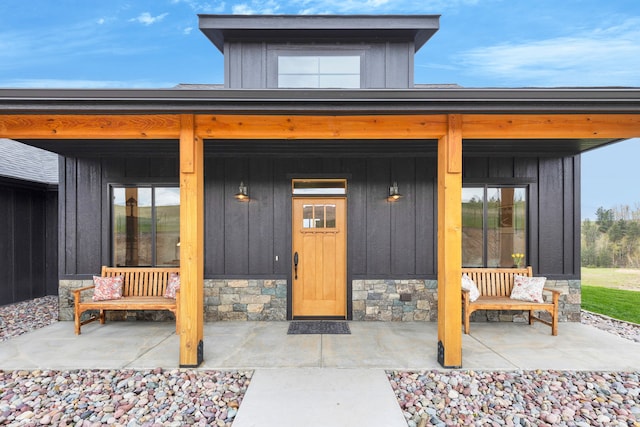 559 Stage Springs Ln, Stevensville, MT 59870 - entrance to property featuring board and batten siding and stone siding