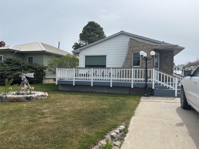 307 S Iowa St, Conrad, MT 59425 - view of front facade with a front yard, stone siding, and a deck