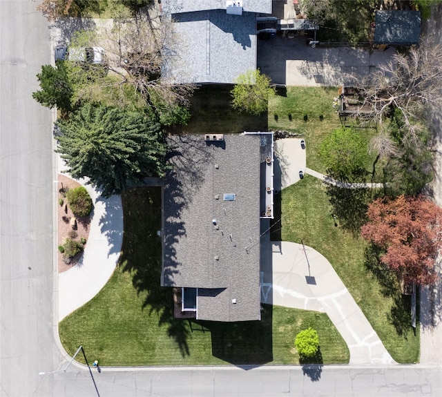 aerial view of property and surrounding area
