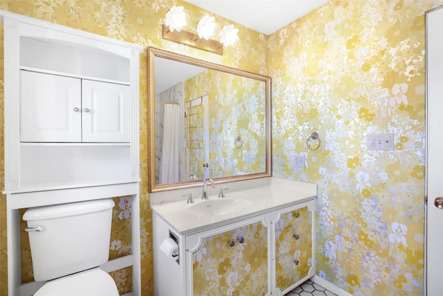 3313 5th Ave N, Great Falls, MT 59401 - full bath with vanity, toilet, and wallpapered walls