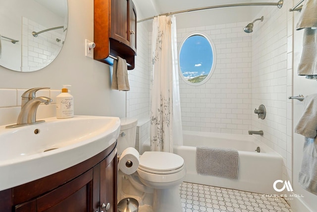202 Blake St, Helena, MT 59601 - bathroom featuring shower / bath combo, toilet, and vanity