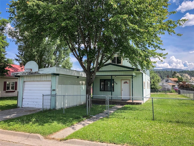 view of front of property with a detached garage, a gate, and concrete driveway