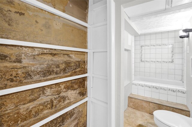 1320 1st Ave S, Great Falls, MT 59401 - bathroom featuring toilet and tiled shower / bath