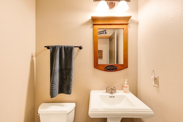 bathroom featuring a sink and toilet