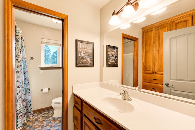full bathroom featuring toilet, baseboards, and vanity