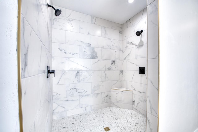 bathroom featuring a tile shower