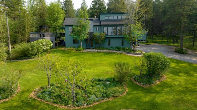 view of front of home featuring a front lawn