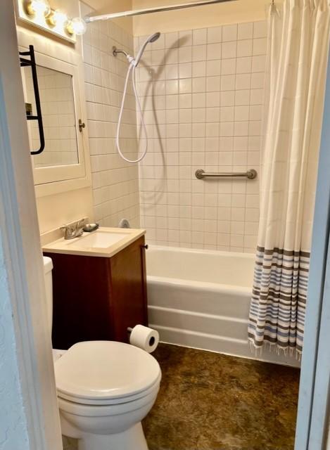 915 Hauser Blvd, Helena, MT 59601 - full bath with toilet, vanity, and shower / bath combo with shower curtain
