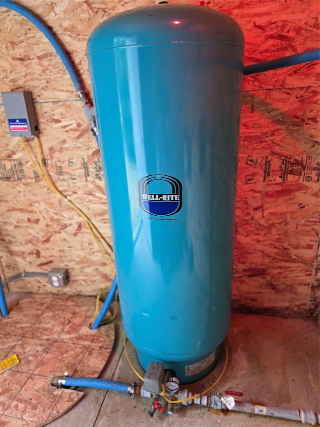 401 Western Larch Ln, Yaak, MT 59935 - detailed view of a water pressure tank