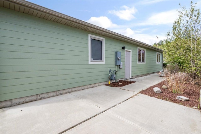 view of front of property featuring a patio