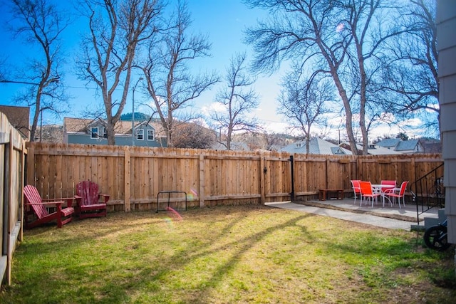 view of yard with a patio area