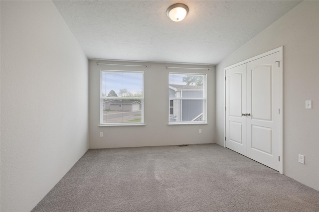 spare room featuring carpet floors