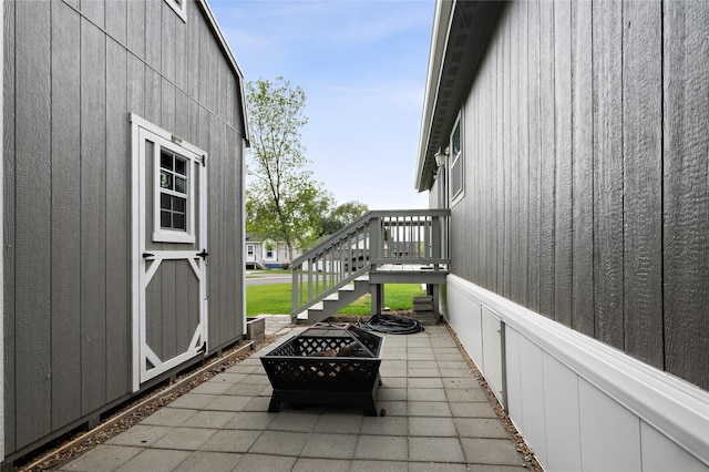 view of patio featuring a fire pit