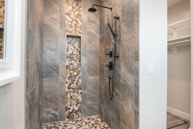 412 White Fox Run, Polson, MT 59860 - bathroom with tiled shower and baseboards