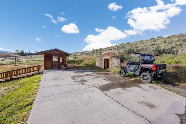 688 Black Horse Trl, Stevensville, MT 59870 - view of concrete driveway