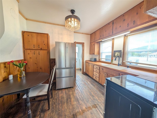 403 Mission St, Stevensville, MT 59870 - kitchen featuring freestanding refrigerator, black range with electric stovetop, a sink, dark wood-style flooring, and a chandelier