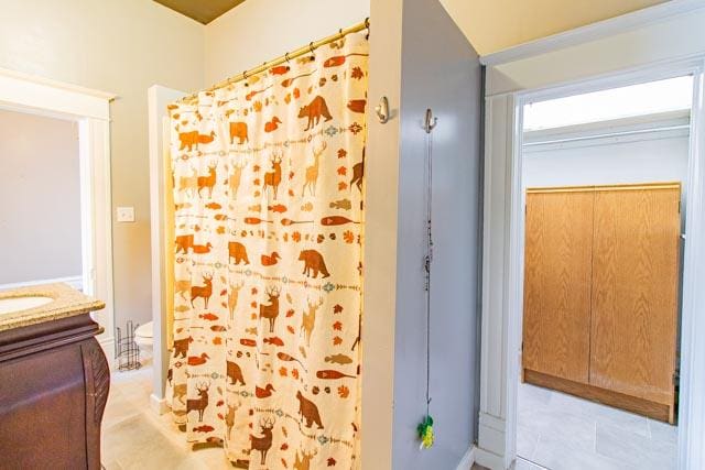 601 S Idaho St, Butte, MT 59701 - bathroom with toilet, curtained shower, vanity, and tile patterned floors