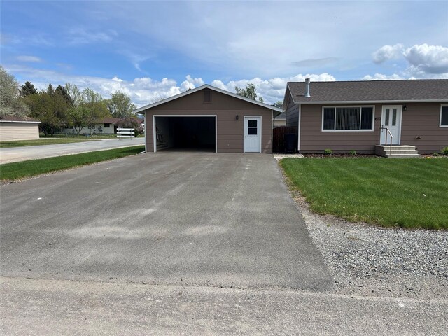 403 S Cherry St, Townsend, MT 59644 - ranch-style home featuring an outbuilding, a front lawn, a detached garage, and entry steps