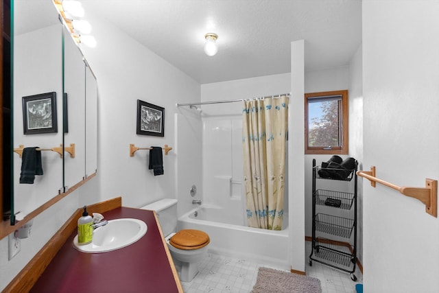 525 Tower St, Missoula, MT 59804 - full bath featuring shower / tub combo, toilet, vanity, and tile patterned floors