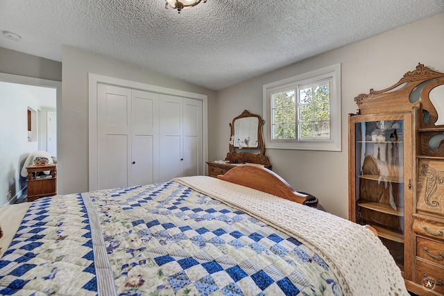 71 Seibold Ln, Cascade, MT 59421 - bedroom featuring a closet and a textured ceiling