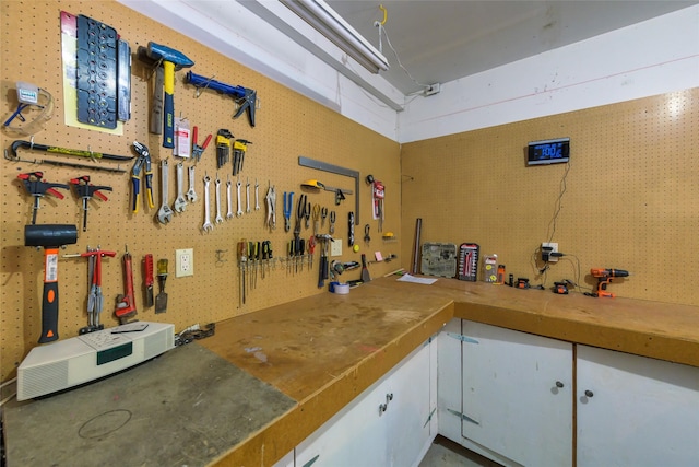 28152 White Swan Ln, Polson, MT 59860 - interior space with a workshop area