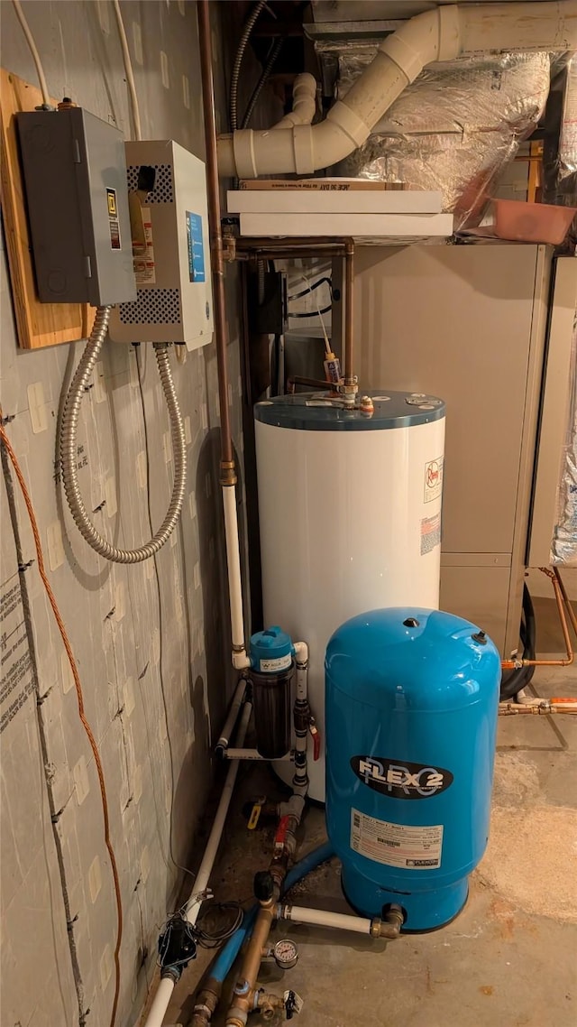 286 Edgewater Dr, Libby, MT 59923 - utility room with water heater