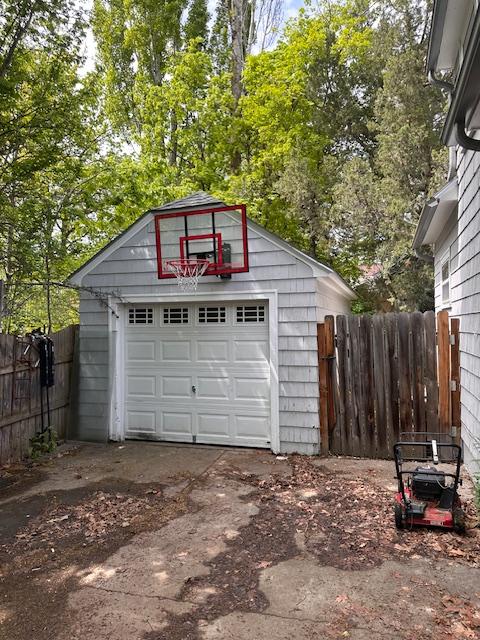 339 E Beckwith Ave, Missoula, MT 59801 - detached garage featuring fence