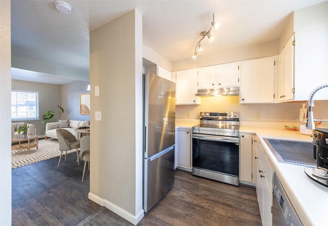 kitchen featuring stainless steel appliances, under cabinet range hood, dark wood-type flooring, and baseboards