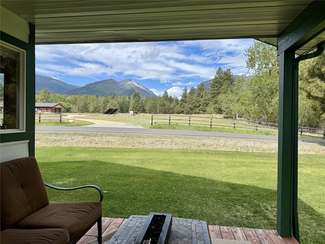 view of yard with a mountain view