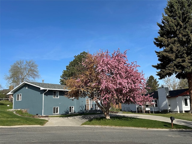 500 Geddis St, Helena, MT 59601 - view of front facade featuring a front yard