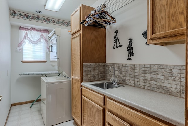 527 Grande Vista Dr, Kalispell, MT 59901 - laundry area featuring washer / clothes dryer, cabinet space, light flooring, and baseboards