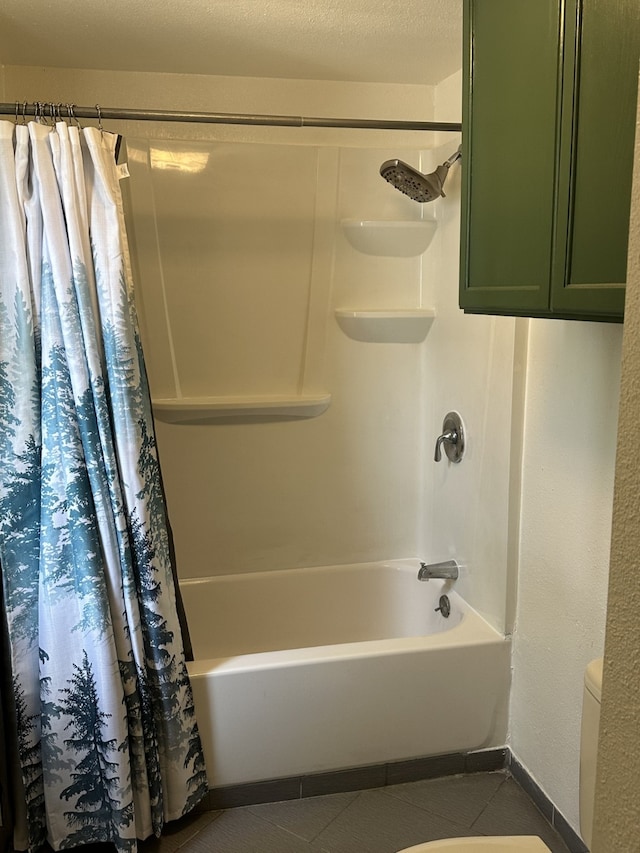 full bath with tile patterned floors, shower / bathtub combination with curtain, toilet, and baseboards