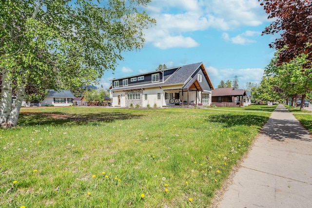 view of front of property with a front yard