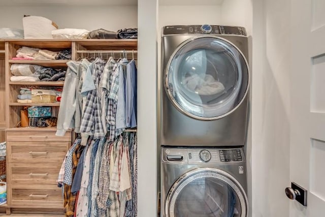 111 Blacktail Loop, Lakeside, MT 59922 - washroom featuring stacked washer / drying machine