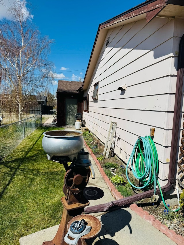 901 Birch Ave, Shelby, MT 59474 - view of yard