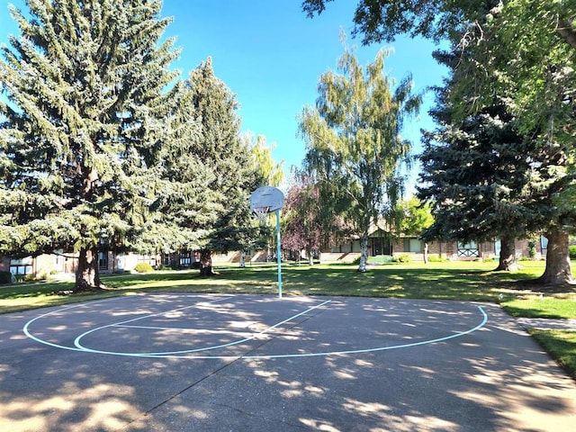 1200 32nd St S Unit 6, Great Falls, MT 59405 - view of sport court with community basketball court and a lawn