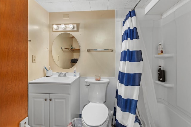 bathroom with curtained shower, vanity, and toilet