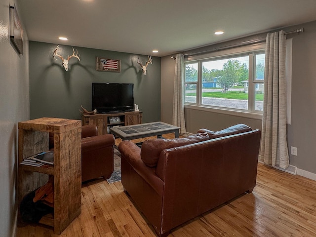 604 27th Ave NE, Great Falls, MT 59404 - living area featuring light wood-style flooring, recessed lighting, and baseboards