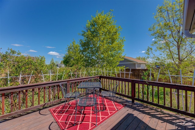 deck with outdoor dining space
