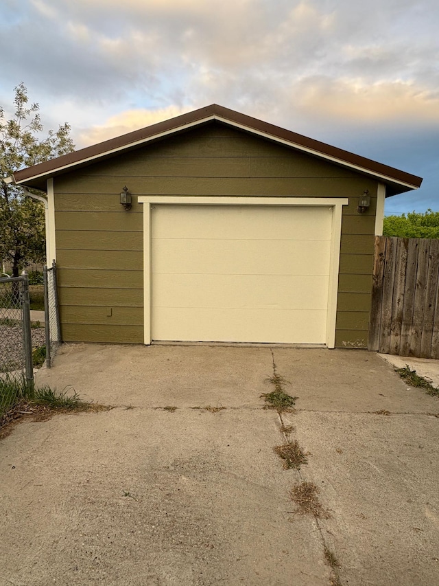 330 N Walnut St, Dillon, MT 59725 - detached garage featuring concrete driveway