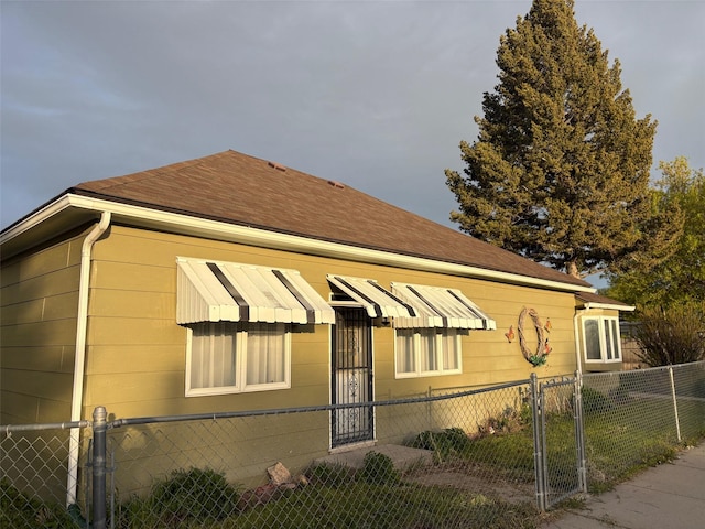 330 N Walnut St, Dillon, MT 59725 - view of front of property featuring a fenced front yard