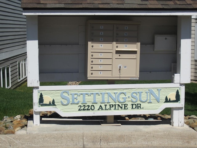 2220 Alpine Dr, Helena, MT 59601 - exterior view of mail area