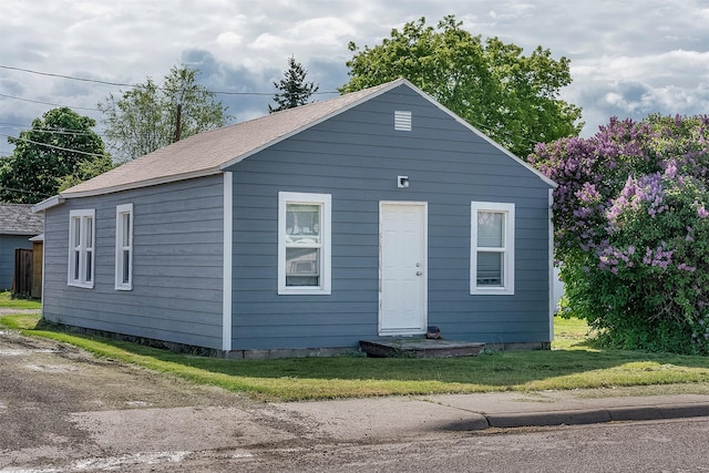 705 3rd St W, Polson, MT 59860 - bungalow-style house with a front yard